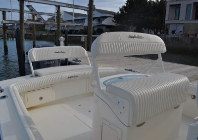 S240 Transom Love Seat